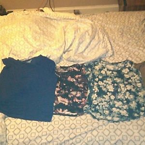 💥 EUC Simply Vera Wang Shirts bundle Large💥